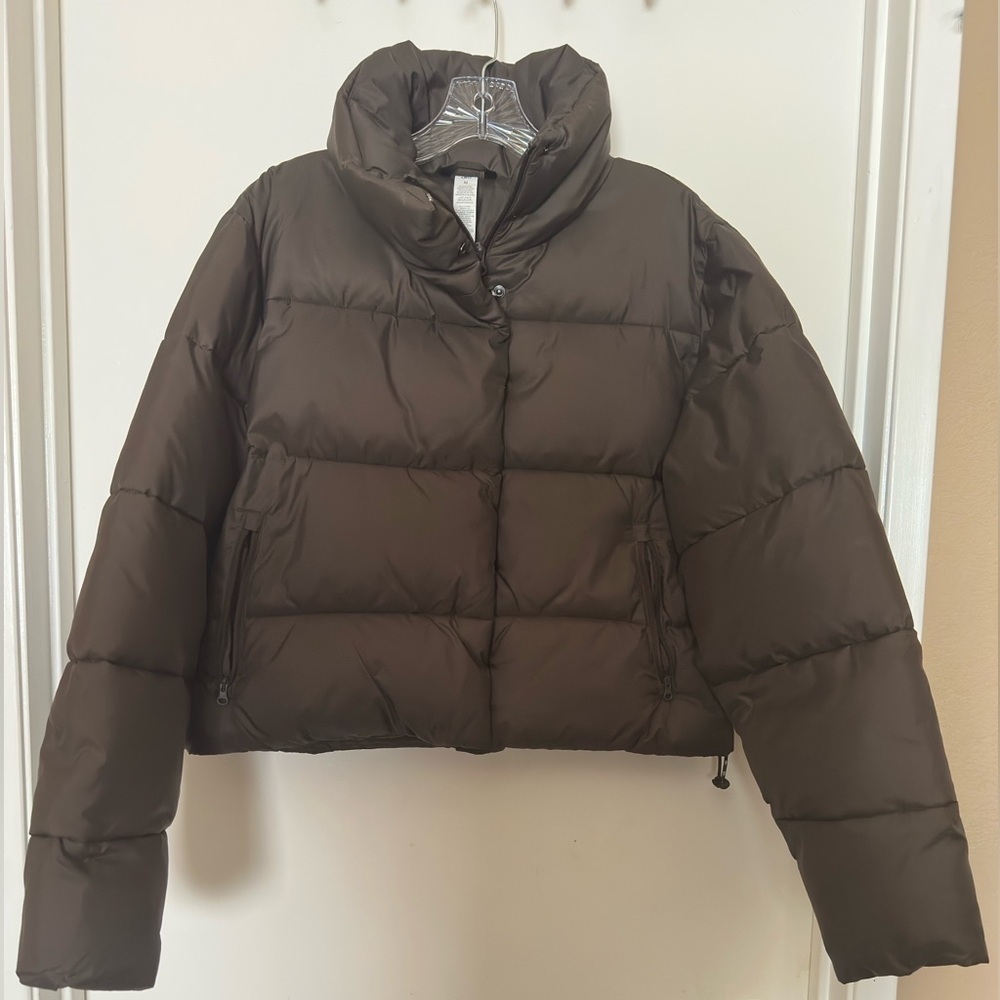 Alo Gold Rush Puffer Jacket size M in Espresso color